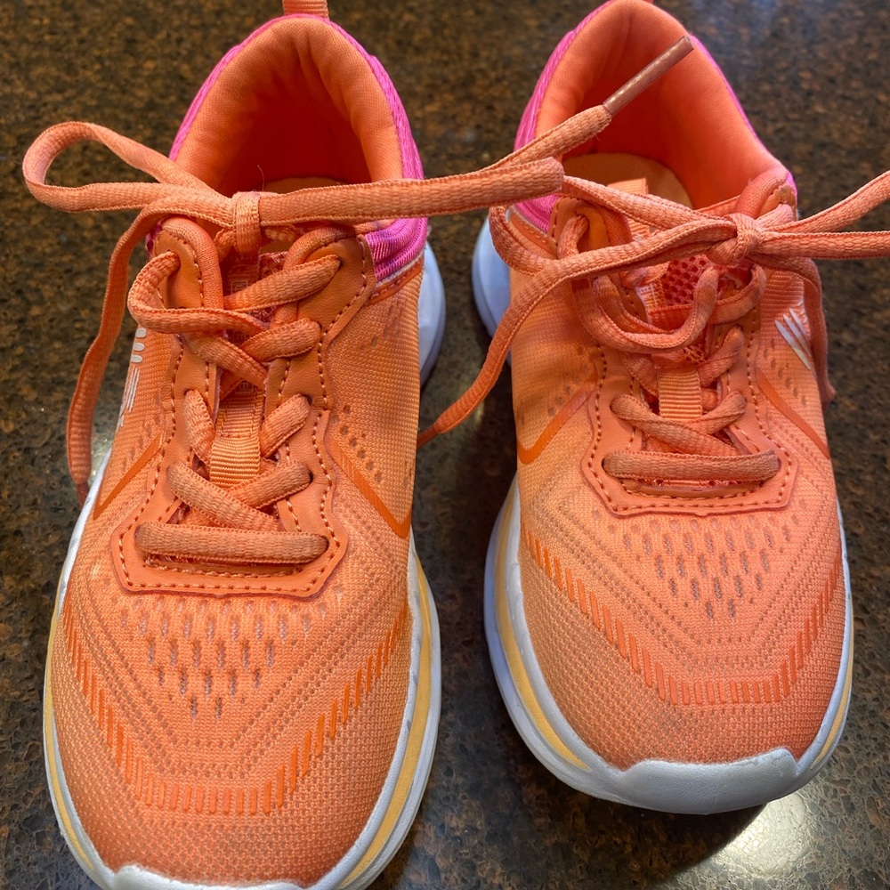 Kids Reebox tennis shoes Size 13 Orange/Pink